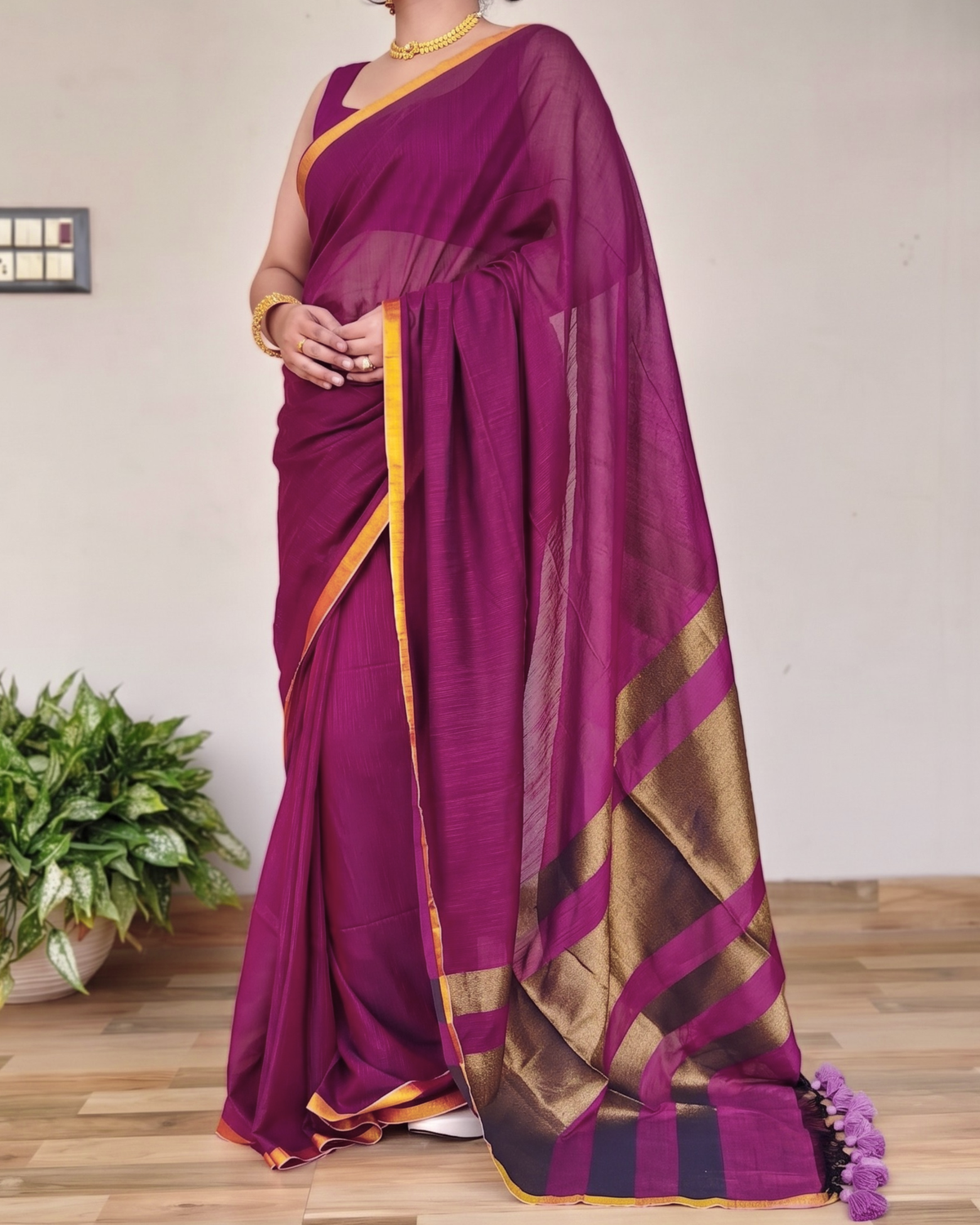 Deep Magenta Slub Cotton Saree With Gold Zari Pallu