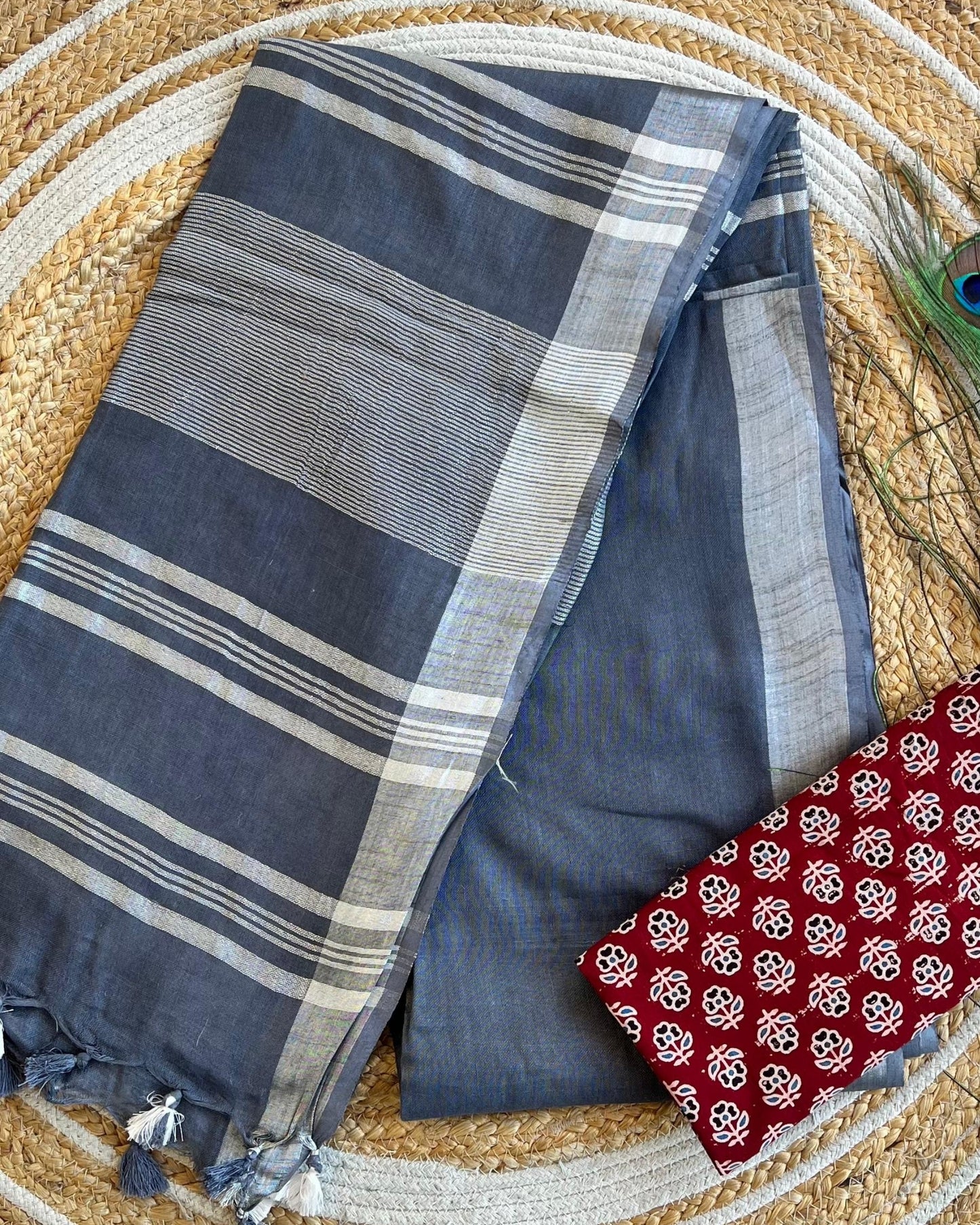 Grey Pure Linen Saree With Handblock Printed Blouse Piece