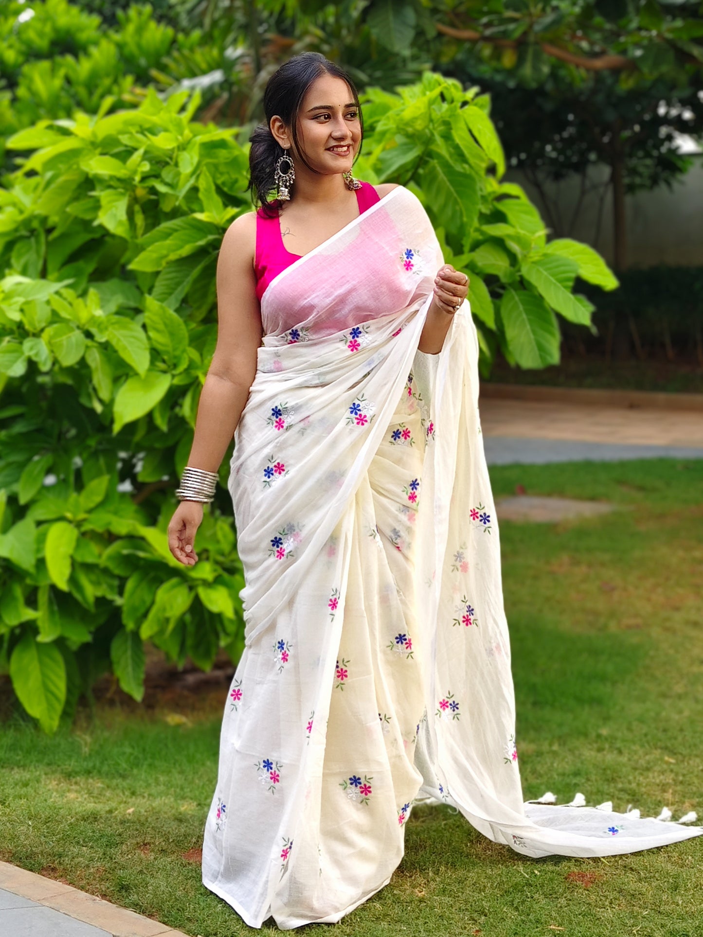 Safed Floral Embroidered Mulmul Cotton Saree