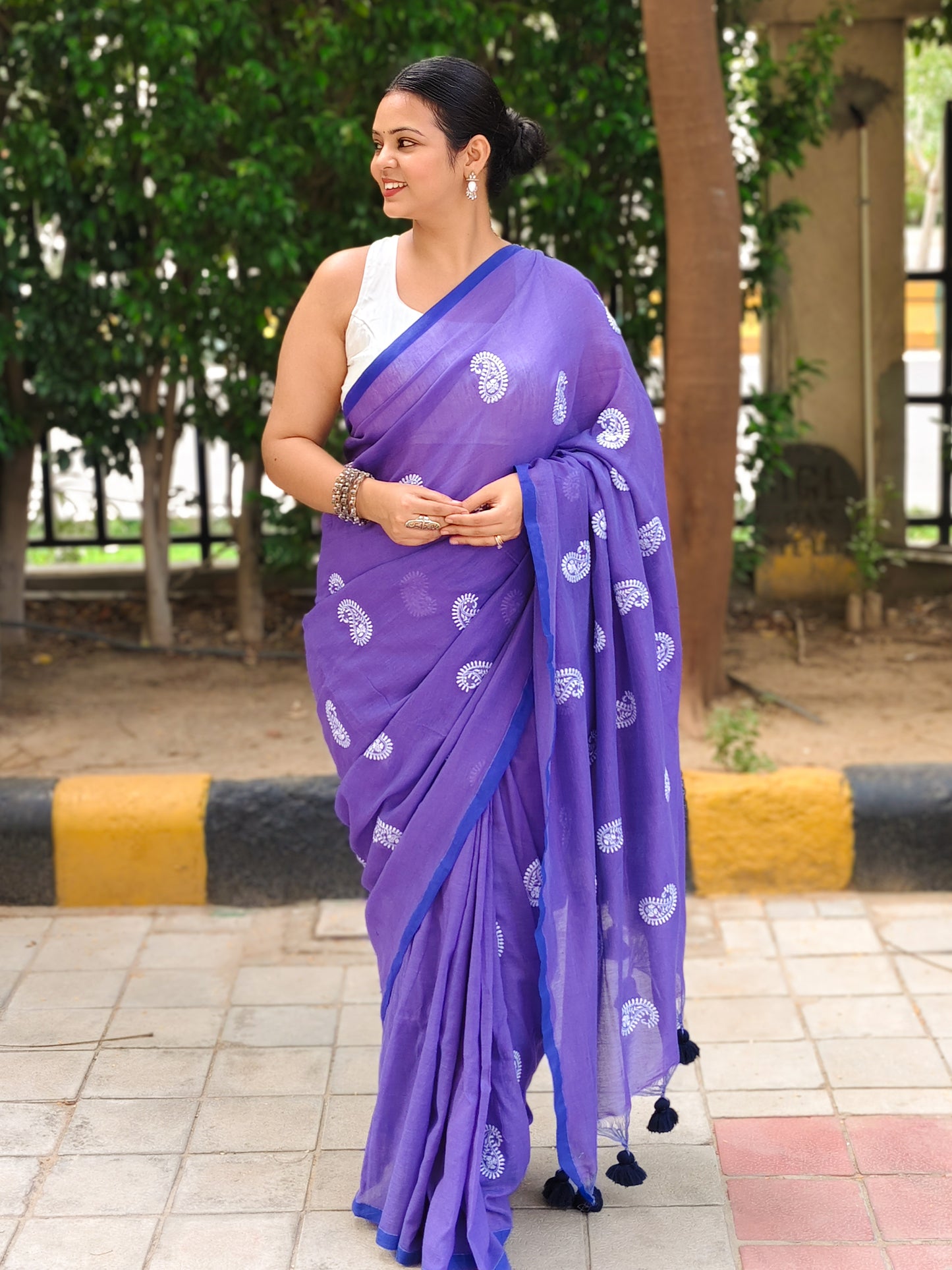 Jamuni Ambi Embroidered Soft Cotton Saree