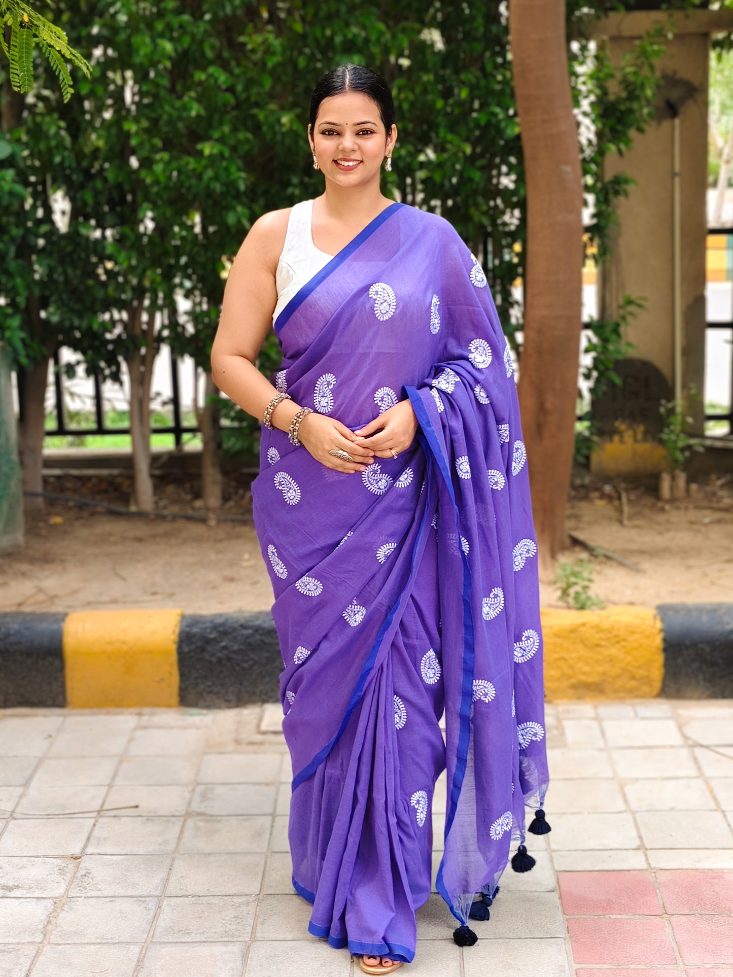 Jamuni Ambi Embroidered Soft Cotton Saree