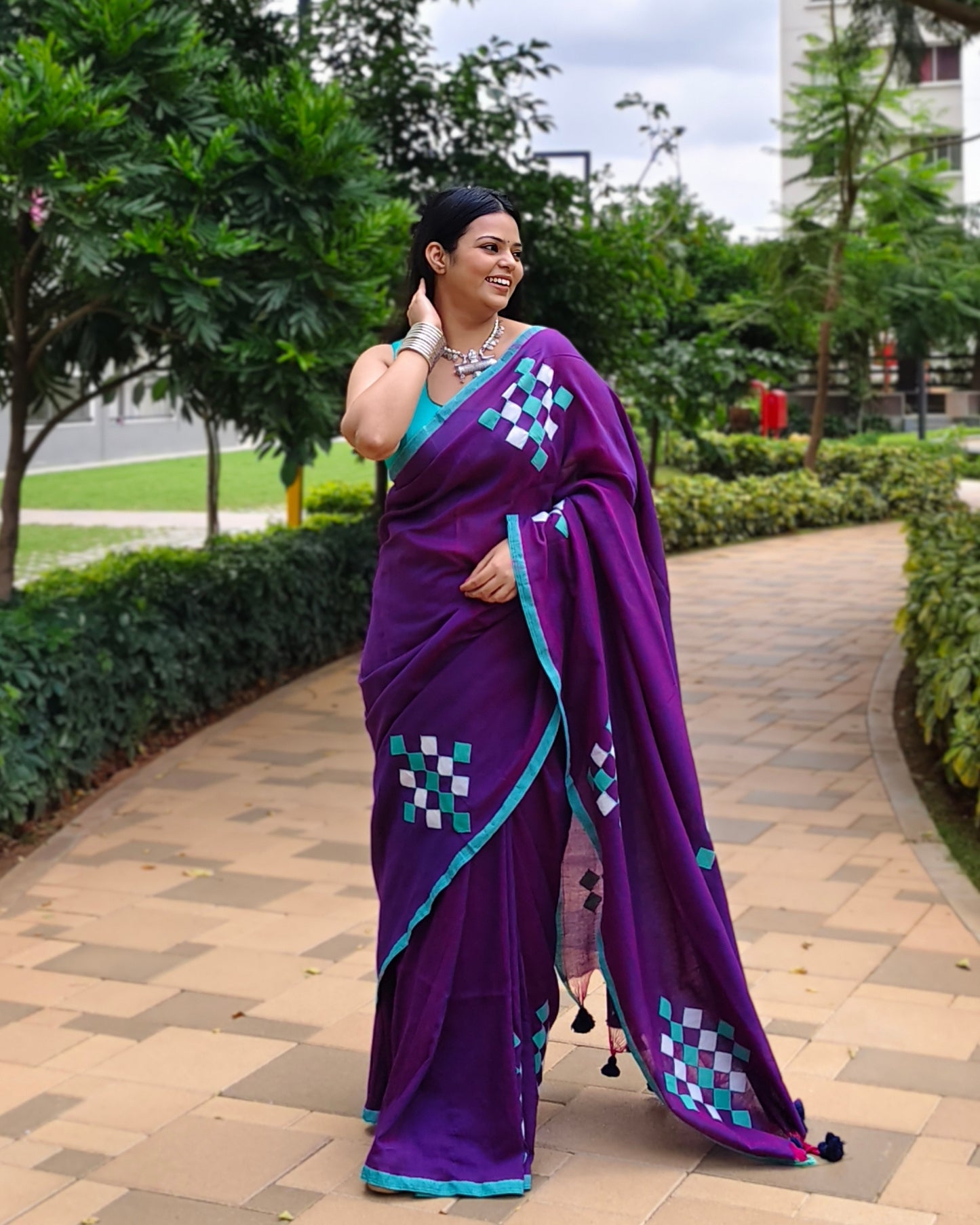 Jamuni Patchwork Handloom Cotton Saree + White Gajji Silk Blouse Combo